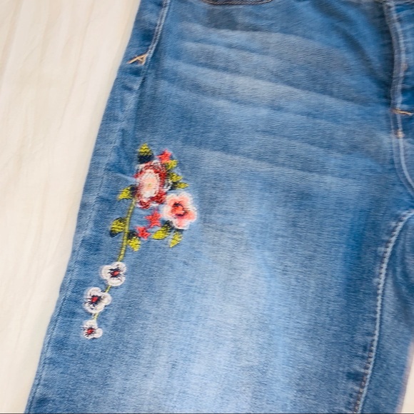 ANNE KLEIN Skinny Ankle floral embroidered jeans - Picture 4 of 7